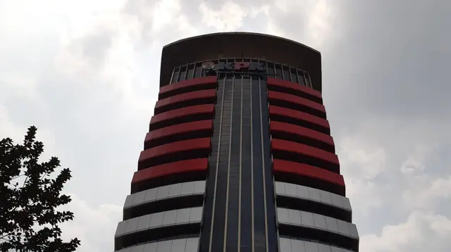 ---
KPK Menangkap Bupati Pemalang, Anom Widiyantoro

---