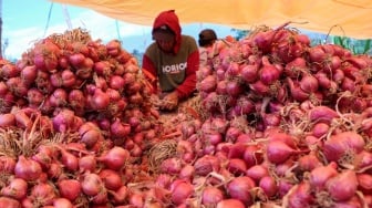 ---
Kenaikan Harga Pangan Hari Ini: Bawang Merah, Cabai, dan Telur Mengalami Lonjakan

---