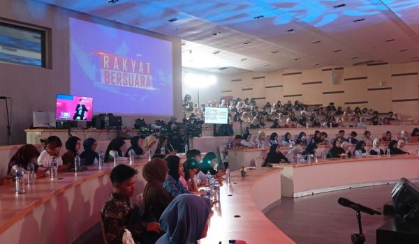 Mahasiswa Antusias Menyaksikan Program Rakyat Bersuara di Unsoed