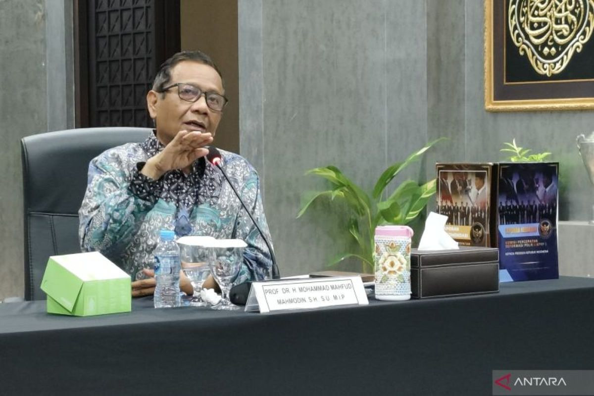 Mahfud MD Jelaskan Mengapa Polri Tidak Ditempatkan di Bawah Kementerian