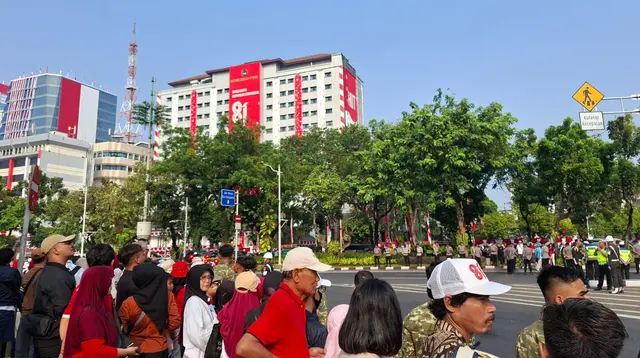 Antusiasme Warga Menyemarakkan HUT RI di Kawasan Monas dan Istana Merdeka