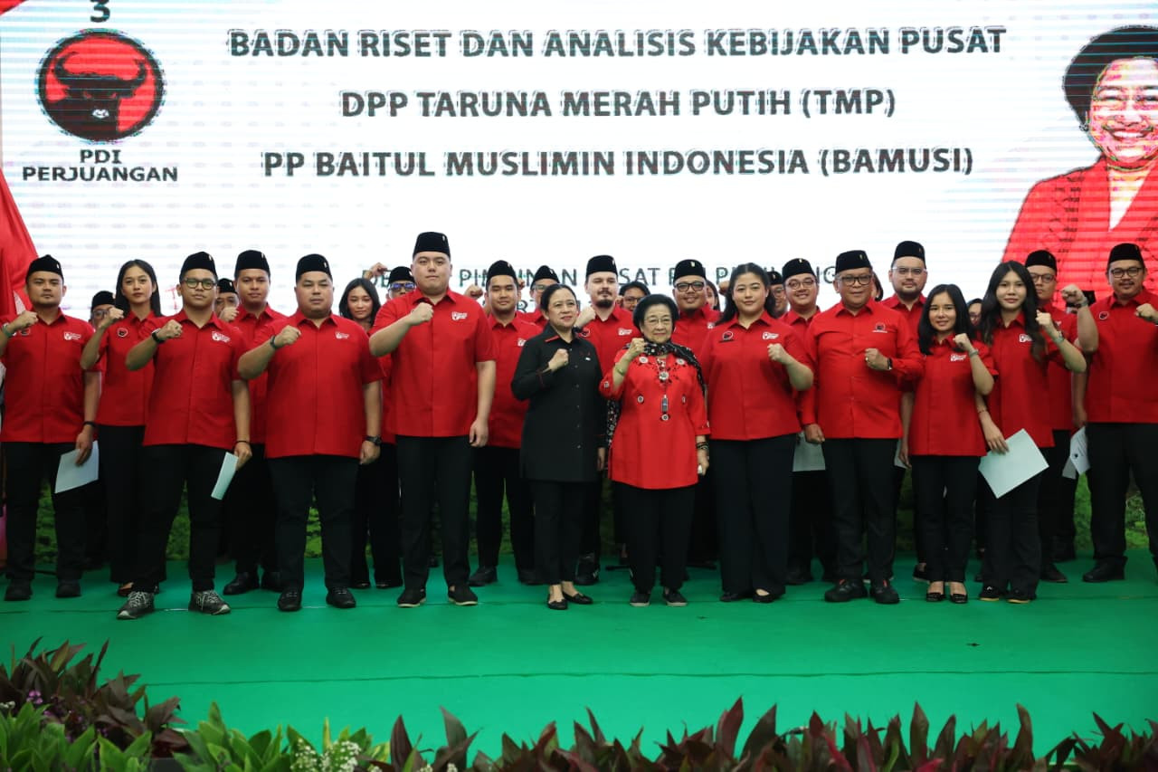 Pelantikan Pimpinan Sayap PDIP oleh Megawati