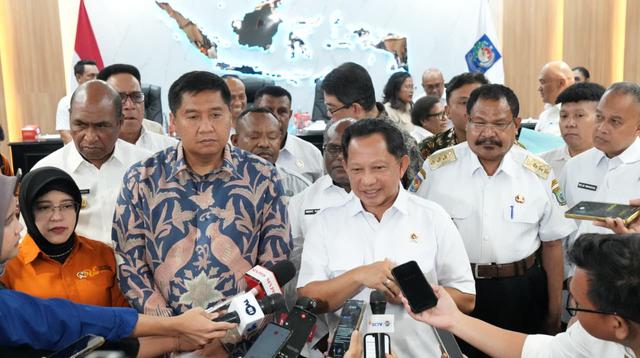 Mendagri Tito Karnavian Berikan Apresiasi atas Program Renovasi 21 Ribu Rumah di Papua