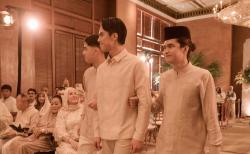 ---
Momen Mengharukan, Al Ghazali Menyaksikan Adiknya El Rumi Melaksanakan Siraman

---
