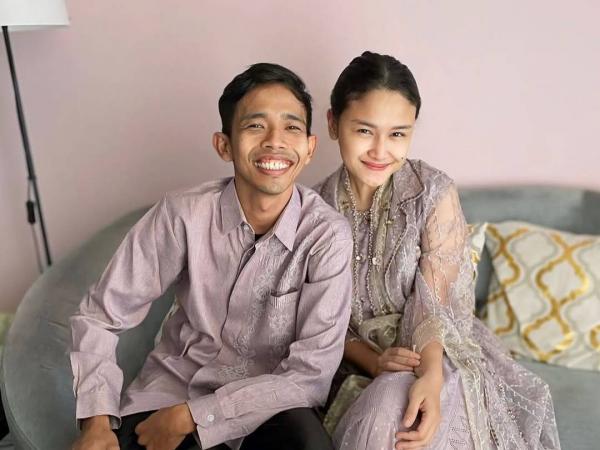 ---
Klarifikasi Karen Hertatum Terkait Tuduhan Perselingkuhan Dede Sunandar

---