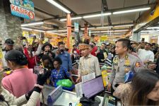 ---
Kritik Terhadap Kunjungan Gibran ke Papua: Program Tak Jelas

---