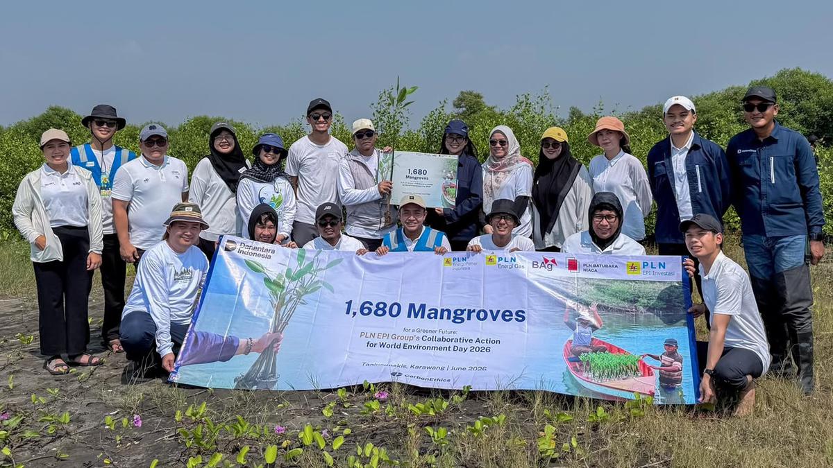 Penanaman 1.680 Bibit Mangrove di Pantai Tanjung Pakis, Karawang