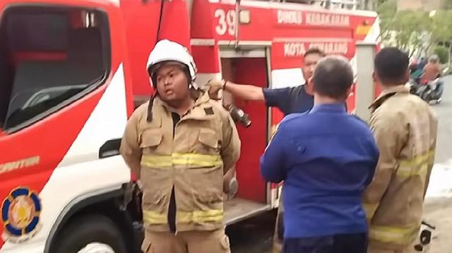 ---
Pengakuan Debt Collector Pinjol yang Melakukan Prank Kebakaran di Semarang

---