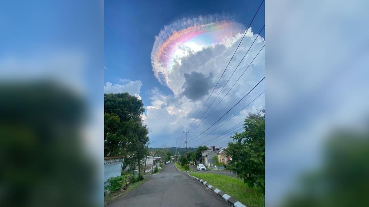 ---
BMKG Jelaskan Fenomena Awan Pelangi di Jonggol

---