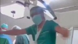 Perawat Viral yang Tarian di Ruang Operasi Kini Dinonaktifkan