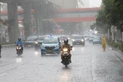 BMKG Mengeluarkan Peringatan Hujan Lebat Hari Ini, Cek Daftar Wilayah Terdampak