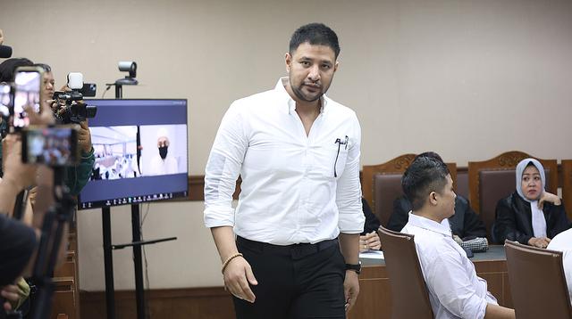 ---
Pertimbangan Hakim Menjatuhkan Hukuman 7 Tahun Penjara untuk Ammar Zoni

---