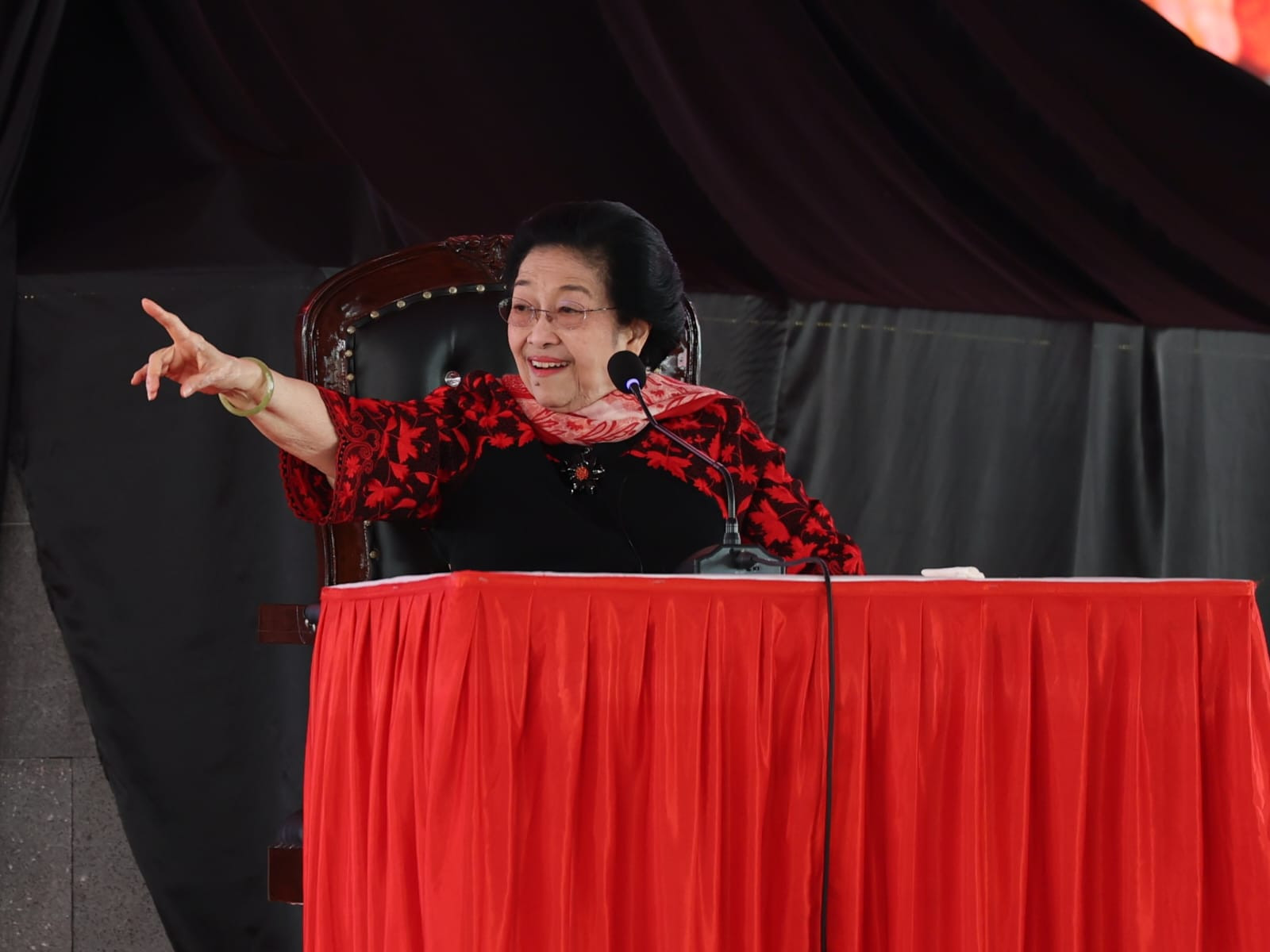 Megawati Soroti Harga Cabai dan Persahabatan dengan Prabowo di Blitar