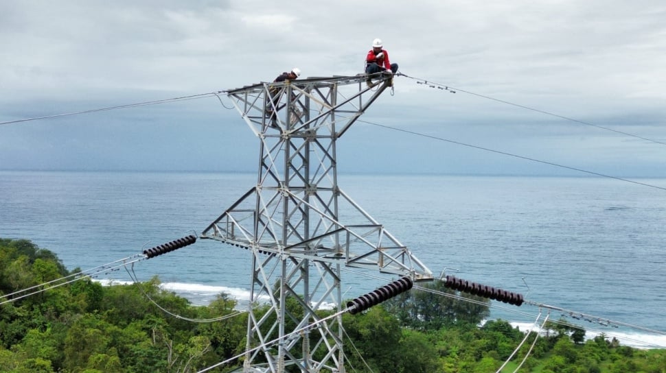 ---
PLN Luncurkan Tender Proyek PLTS 1,225 GW dari Jawa hingga Papua
---