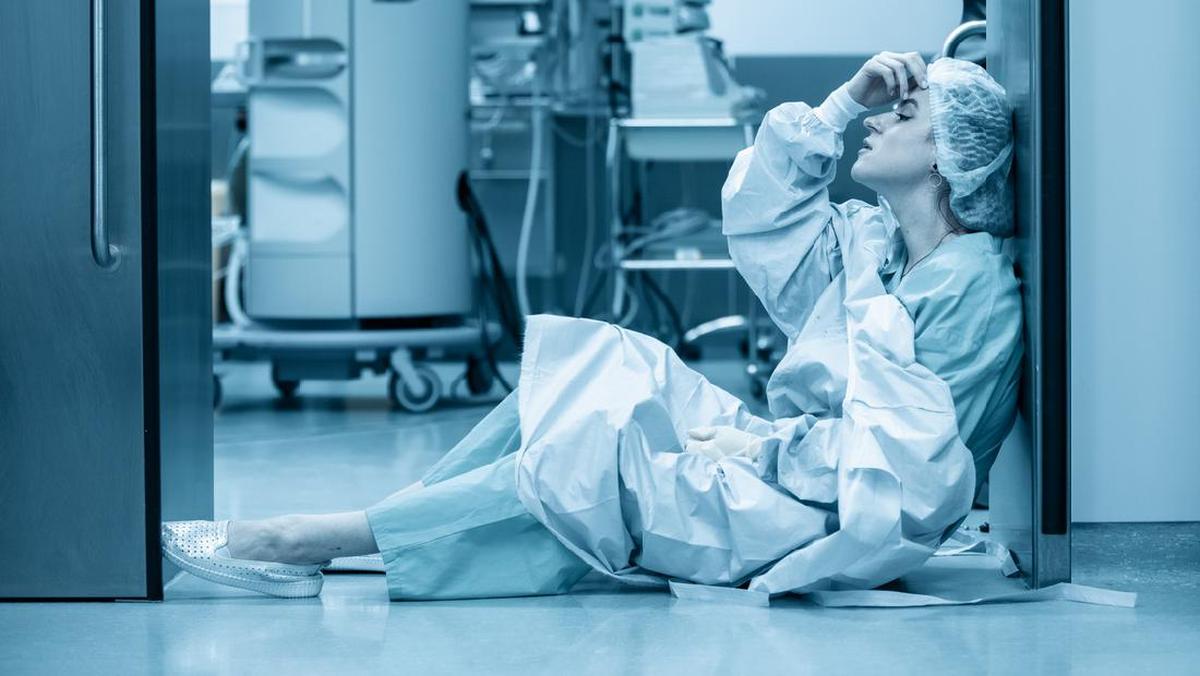 Kondisi Memprihatinkan Dokter Internship di Indonesia: Beban Kerja Berlebih Tanpa Perlindungan