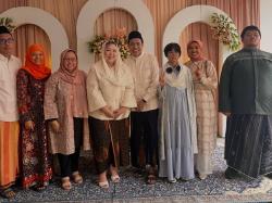 Kesederhanaan Pernikahan Inayah Wahid dan Kiai Ra Mamak yang Menawan