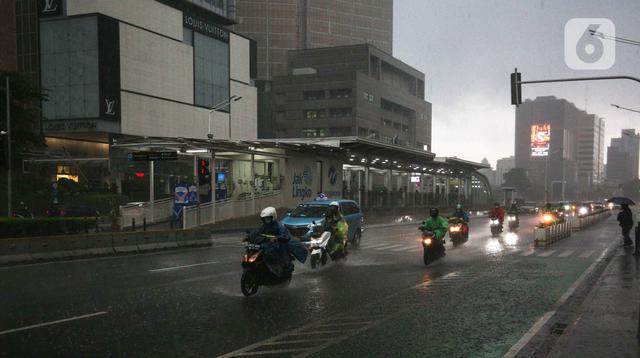 Prakiraan Cuaca Hari Ini: Pagi Cerah Berawan di Jakarta, Hujan Ringan Menyusul di Malam Hari