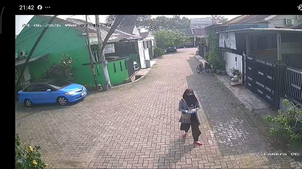 Pria di Tangerang Berpakaian Wanita untuk Mencuri Mobil Tetangga
