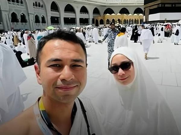 ---
Raffi Ahmad Kembali Menunaikan Ibadah Haji, Nagita Slavina Tak Menyertai

---