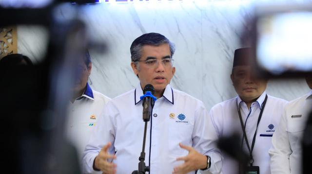 Menaker Yassierli Menghadapi Tantangan Efisiensi Anggaran di DPR