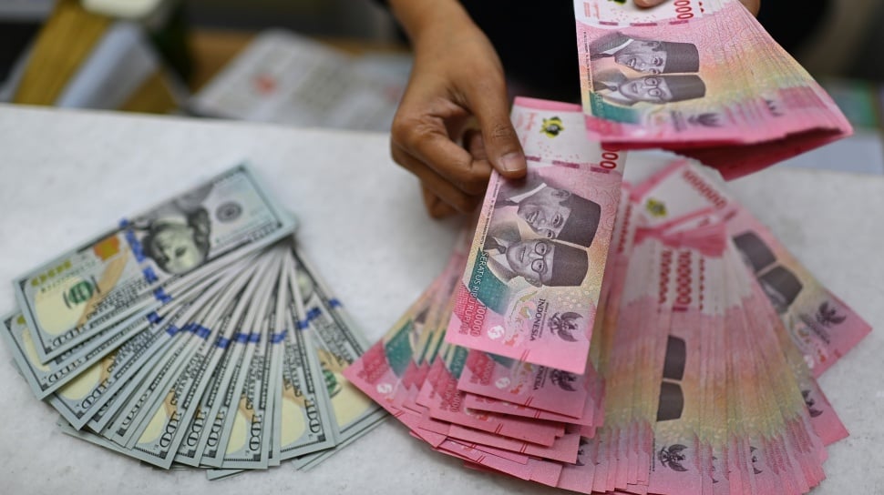 Kekacauan Pasar Keuangan: IHSG dan Rupiah Tertekan Signifikan