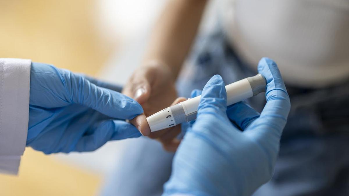 ---
Pentingnya Pemeriksaan Kesehatan Rutin untuk Deteksi Dini Diabetes dan Hipertensi

---