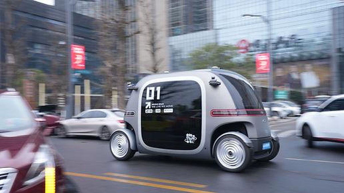 Layanan RoboBus Tanpa Sopir Resmi Diperkenalkan di Masjid Quba untuk Jemaah Haji