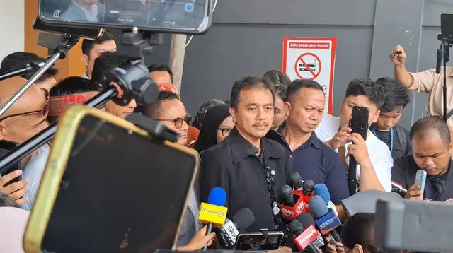 ---
Roy Suryo Kembali Mengajukan Praperadilan

---
