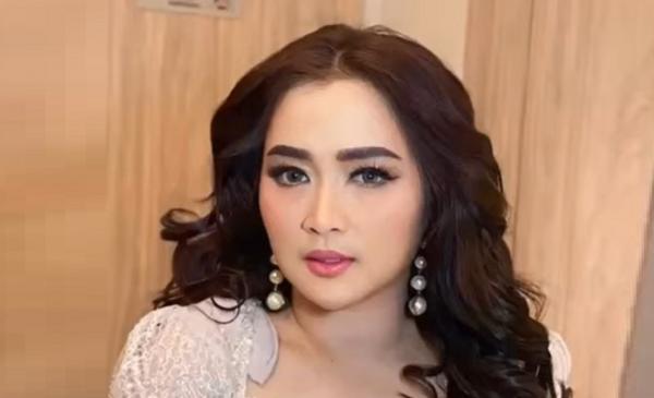Cita-cita Terpendam Ibunda Vega Darwanti untuk Sumbangkan Ambulans