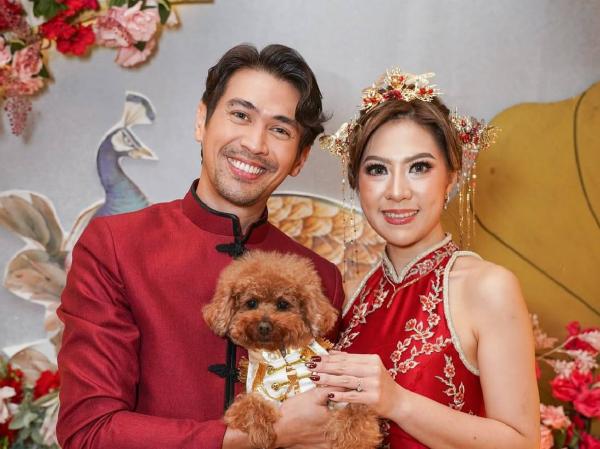 Aktor Hessel Steven Mengikat Janji Pertunangan di Usia 43 Tahun