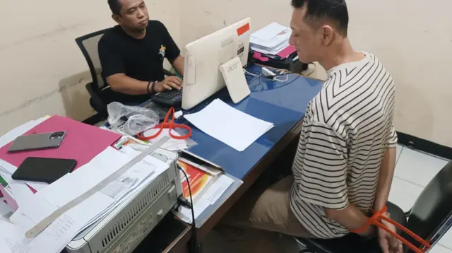 ---
Pelaku Pukulan Pengendara Motor di Jagakarsa Ditangkap Polisi

---