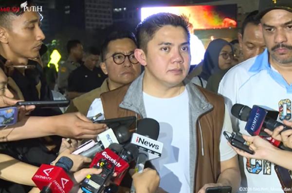 Kepanikan Warga di Bazar Rakyat Monas, Seskab Teddy Minta Maaf Atas Antrean Panjang