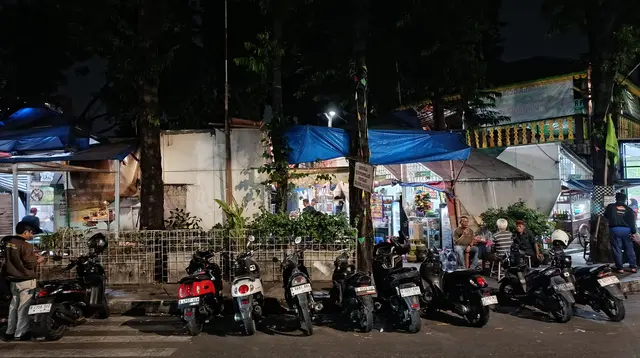 Kehidupan Berangsur Normal Pasca Bentrokan di Menteng
