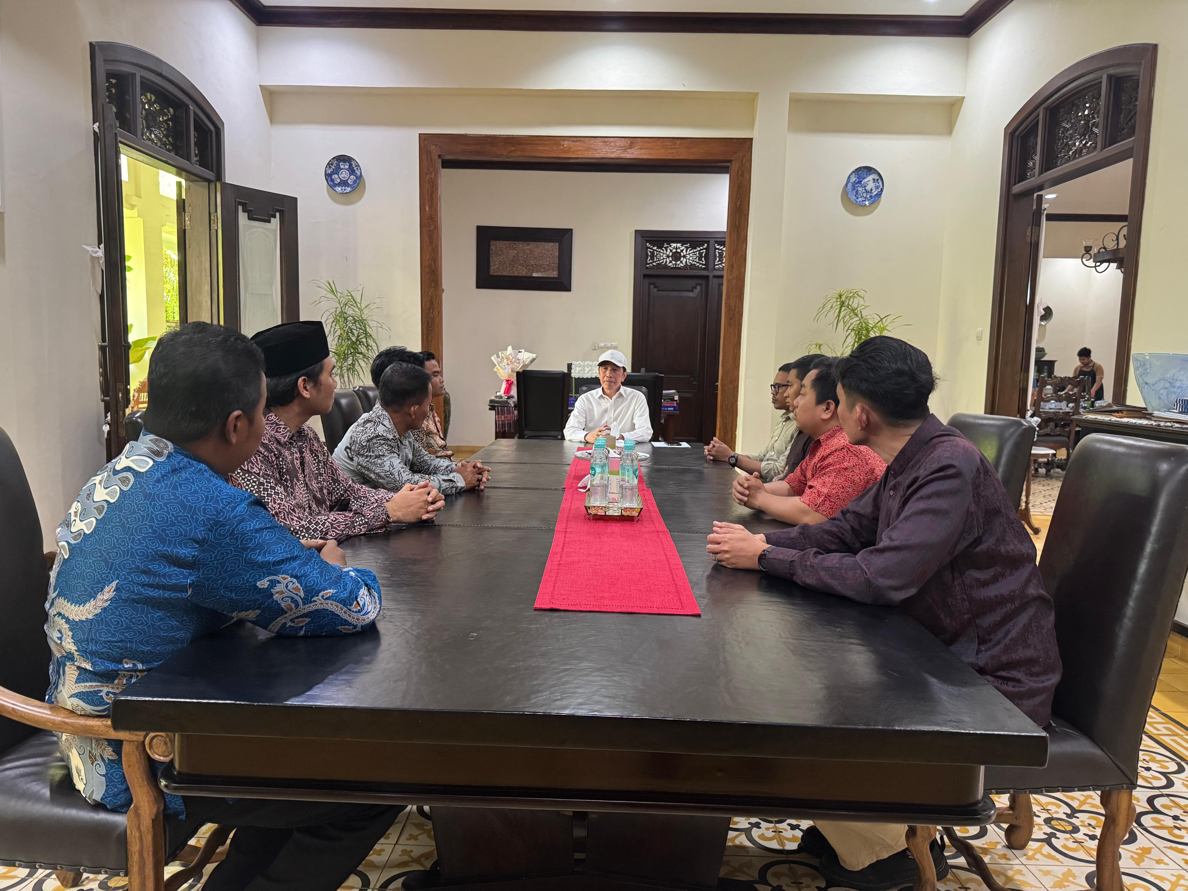 Pertemuan IKA BEM Nusantara dengan Jokowi dan Rencana Dialog dengan Gibran