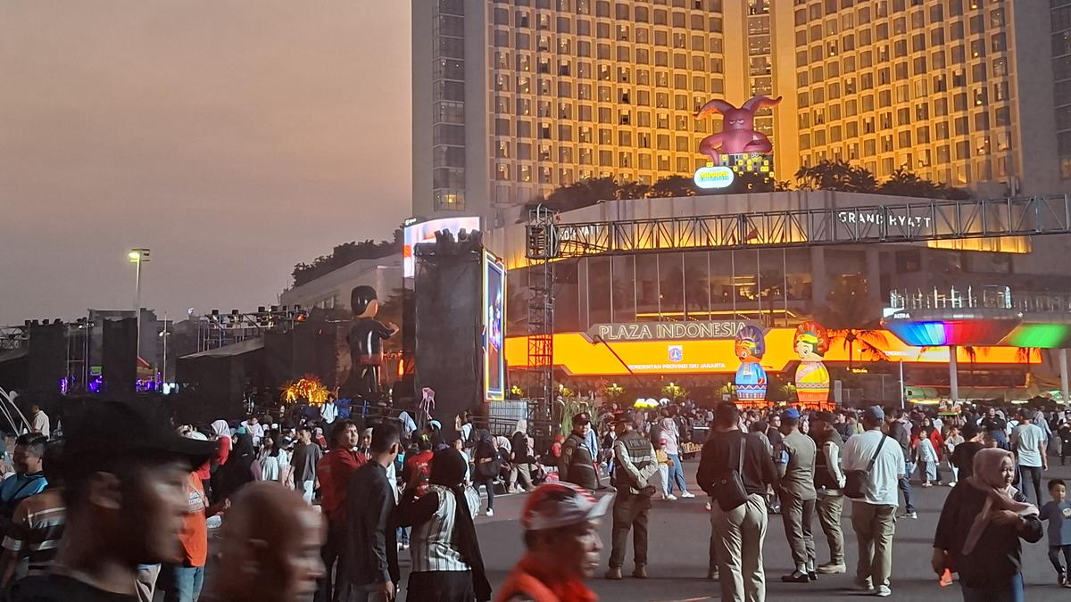 Kemeriahan Malam Puncak HUT Jakarta di Bundaran HI