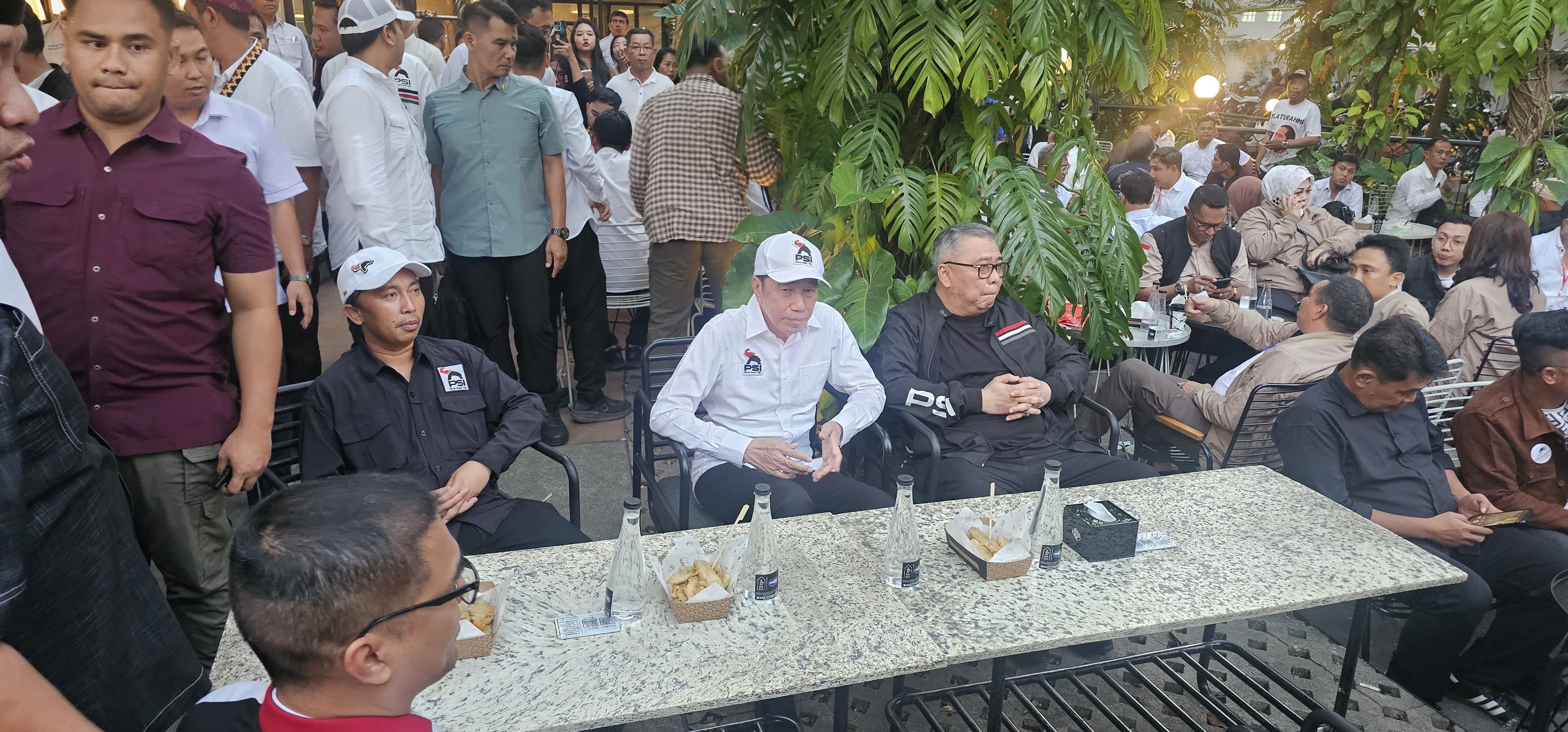 Jokowi Hadiri Berbagai Agenda di Lampung, Tanggapi Logo PSI di Bajunya