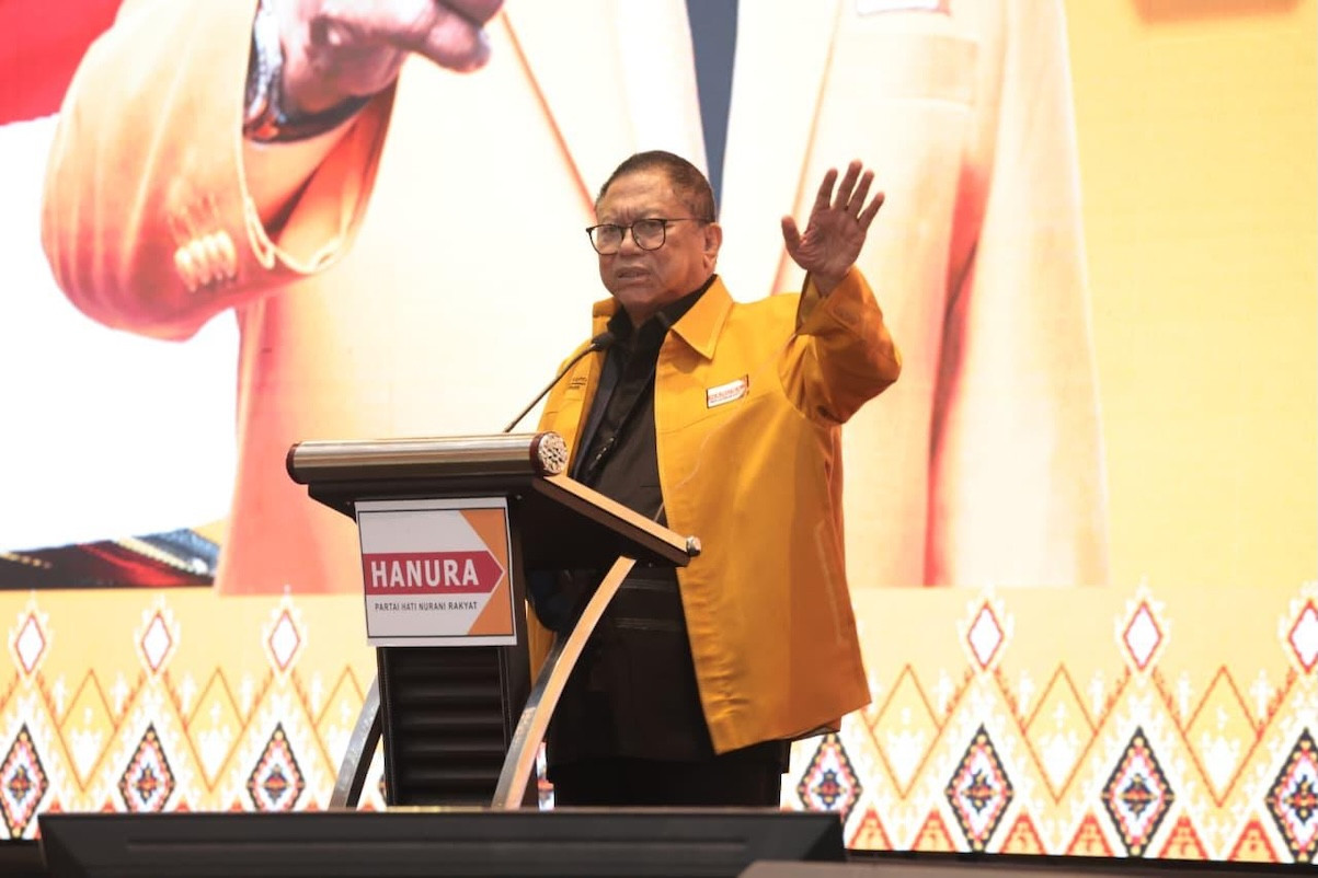 ---
OSO Tantang Anggota DPRD Hanura untuk Berani Berjuang Demi Rakyat

---