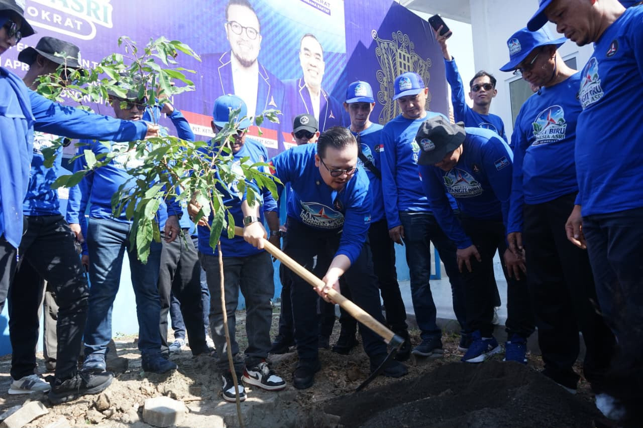 Aksi Peduli Lingkungan DPD Demokrat Aceh Rayakan HUT ke-25 dengan Penanaman Pohon