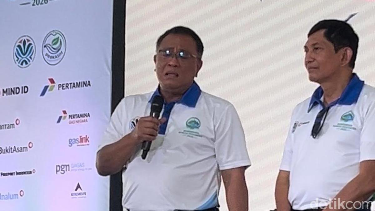 Menangis di Panggung, Menteri Lingkungan Hidup Pertanyakan Kritikan terhadap Program Gizi