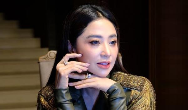 ---
Dewi Perssik Tempuh Jalur Hukum Terhadap Penyebar Hoaks Kematian

---