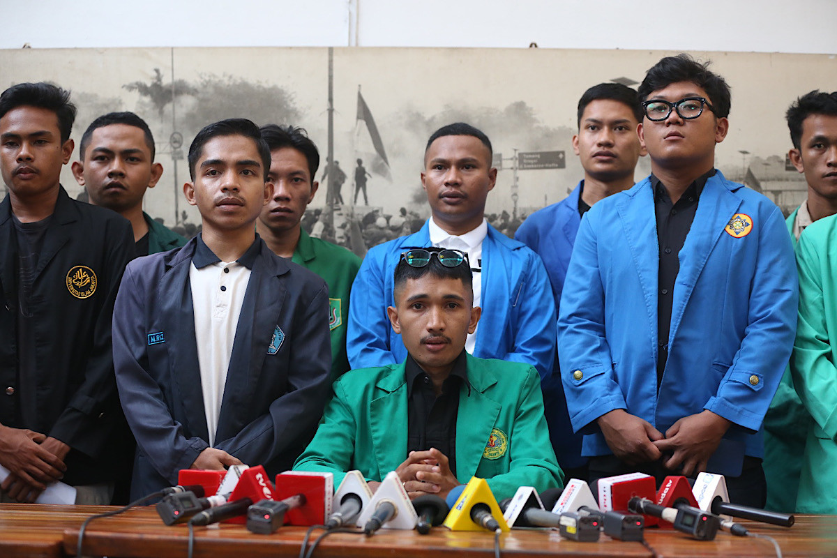 ---
Guntur Romli Soroti Tuduhan BEM Bersatu Terkait PDIP

---