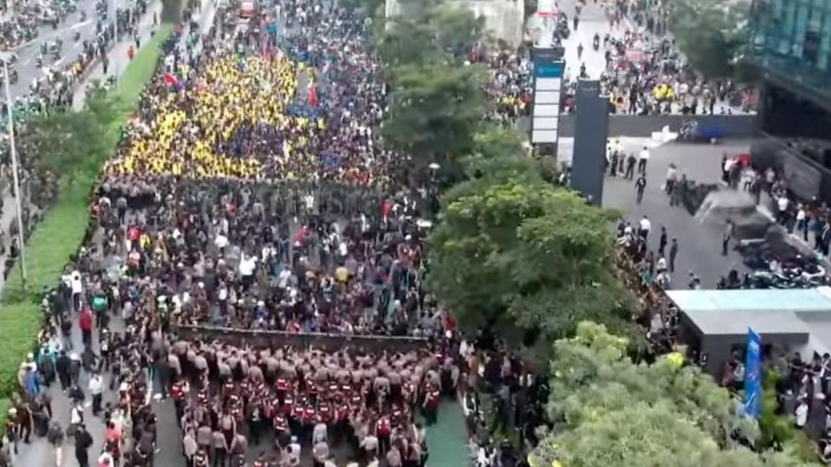 ---
TNI Menjelaskan Peran Anggota Saat Demonstrasi di Bundaran HI

---