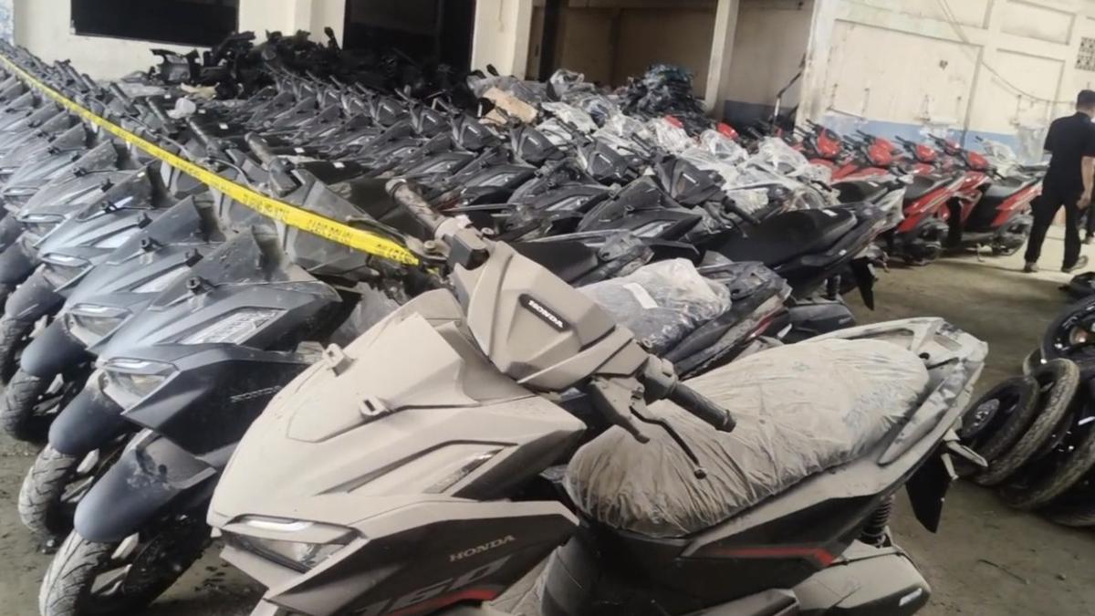 Penggerebekan Gudang Penadah Motor Ilegal di Jakarta Selatan