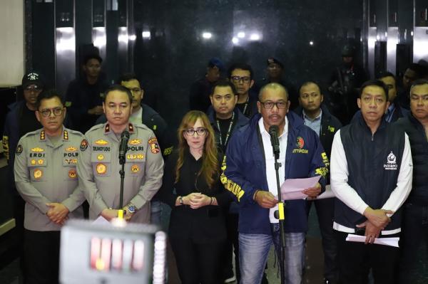 Polisi Sita Rp1,9 Miliar dan 53 Juta Dong Vietnam dari Markas Judi Online di Hayam Wuruk