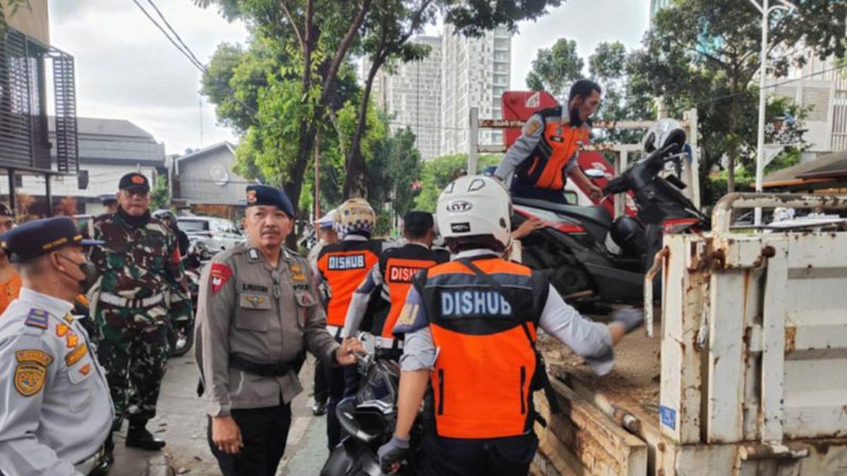 Kisah Driver Ojol yang Histeris Saat Motornya Diangkut oleh Petugas