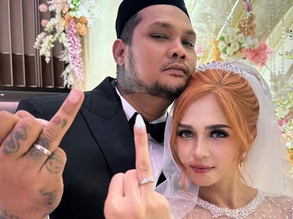 ---
Pernikahan Virgoun dan Lindi Fitriyana: Spekulasi Mengenai Nikah Siri Sebelum Resmi

---