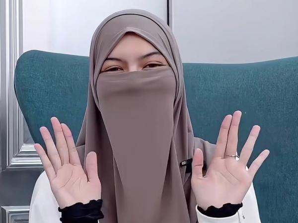 ---
Wardatina Mawa Optimis Sidang Cerai Segera Berakhir, Mohon Doa untuk Keputusan Bulan Ini

---